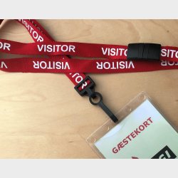 Halsrem VISITOR / rd rem med hvid tekst