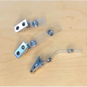 Crokoclips med strk klar rem og metaltrykls