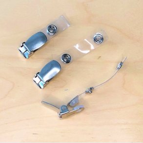 Seleclips med strk klar rem og metaltrykls