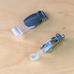 CK seleclips med frosted plastkrog